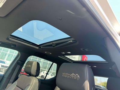 2023 Chevrolet Traverse AWD 4dr High Country