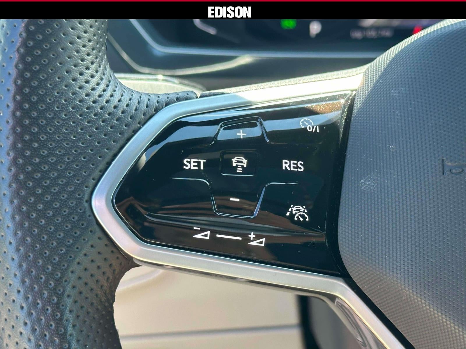2022 Volkswagen Tiguan 2.0T SEL R-Line 4MOTION