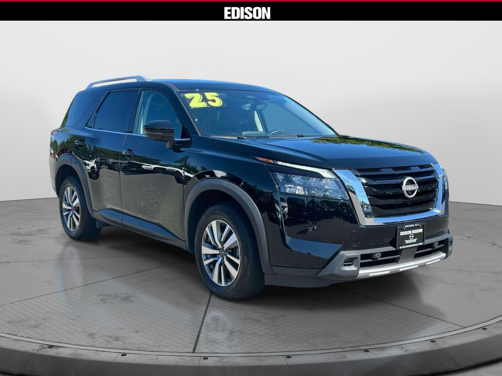 2025 Nissan Pathfinder SL 4WD
