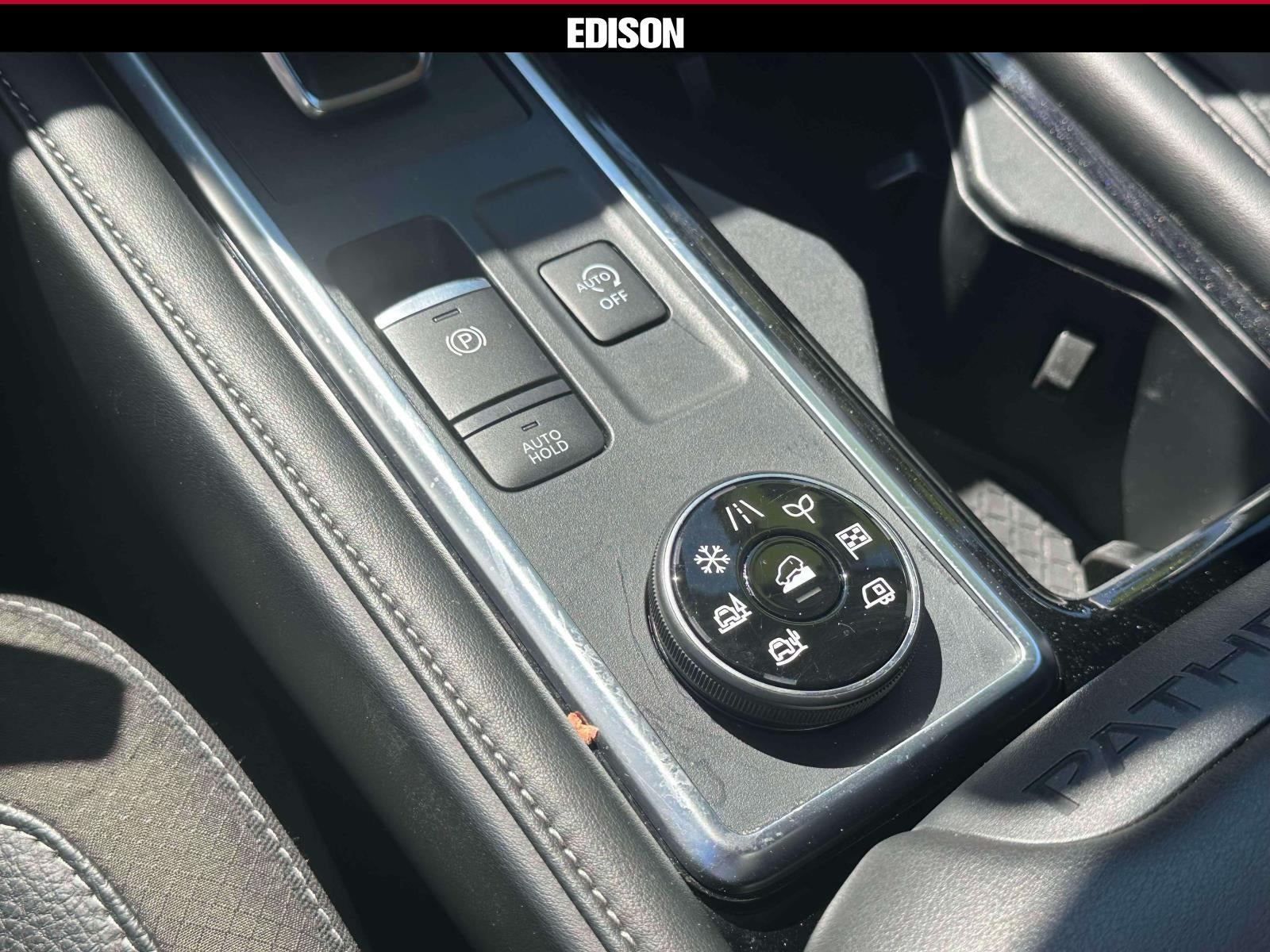 2025 Nissan Pathfinder SL 4WD