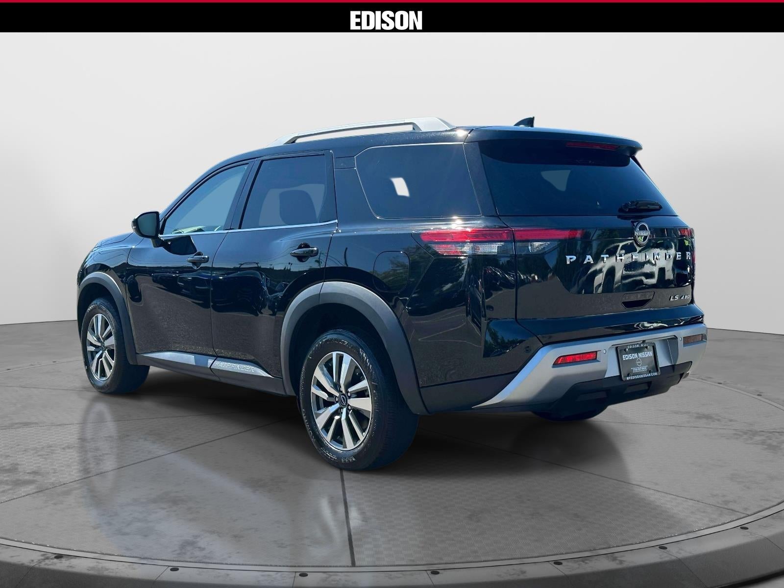 2025 Nissan Pathfinder SL 4WD