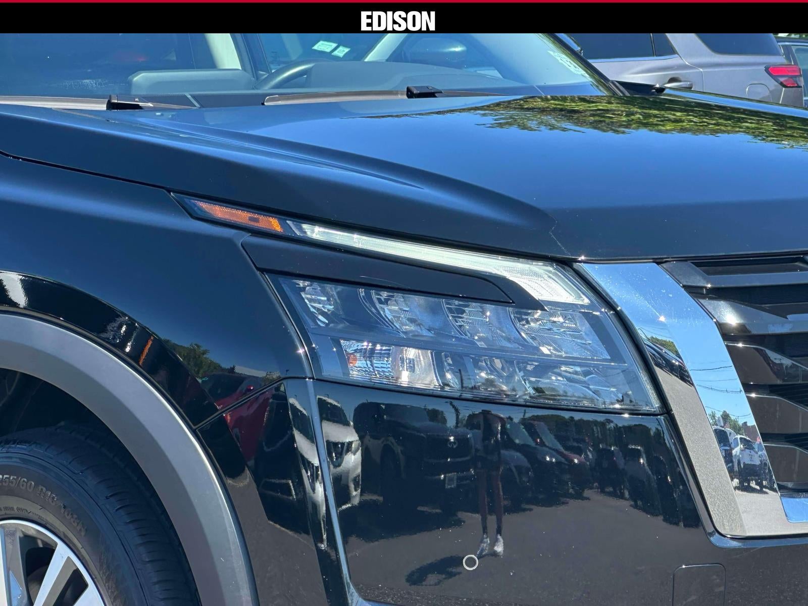 2025 Nissan Pathfinder SL 4WD