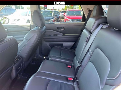 2025 Nissan Pathfinder SL 4WD