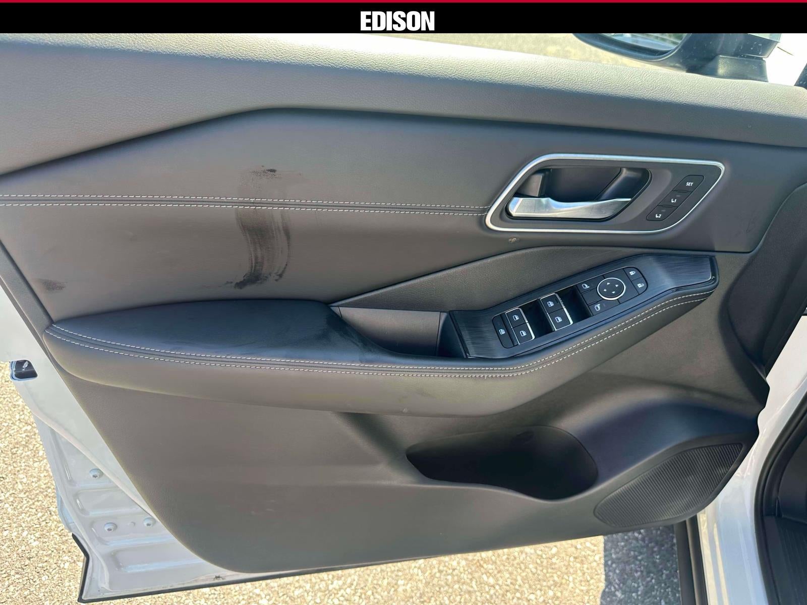 2025 Nissan Rogue AWD Platinum