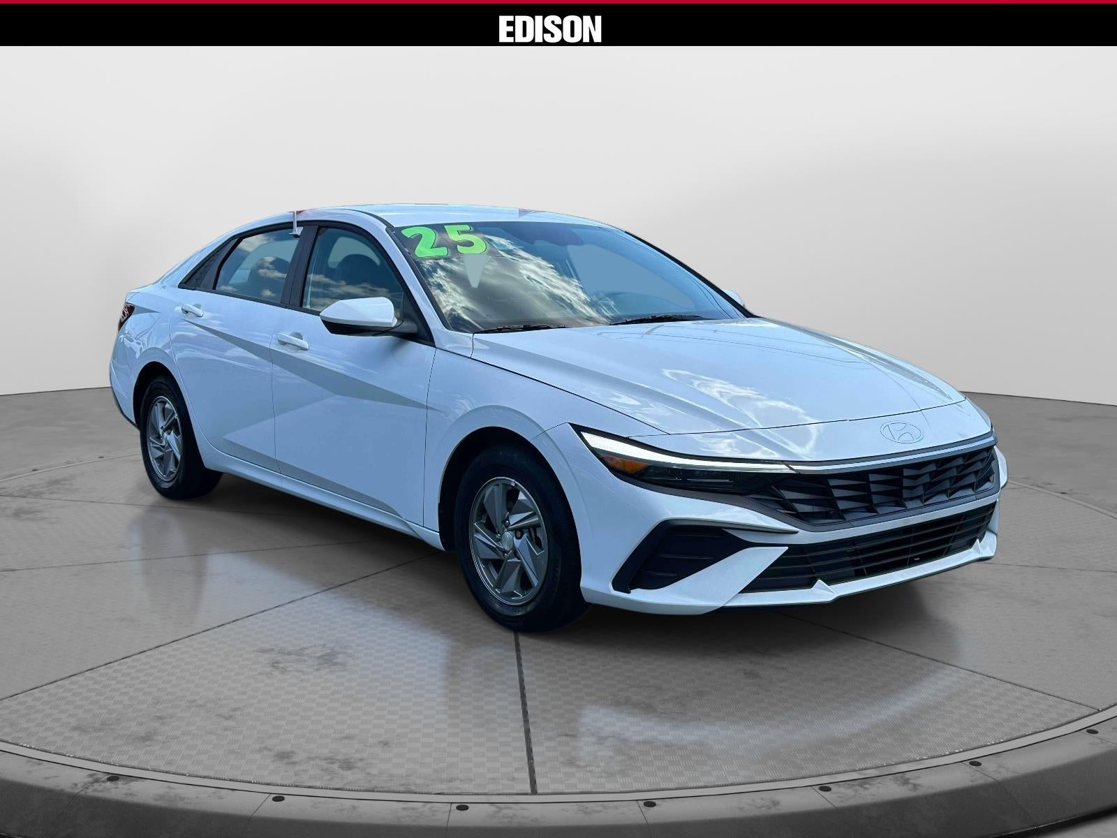 2025 Hyundai Elantra SE IVT
