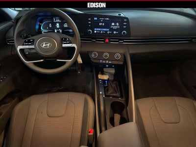 2025 Hyundai Elantra SE IVT