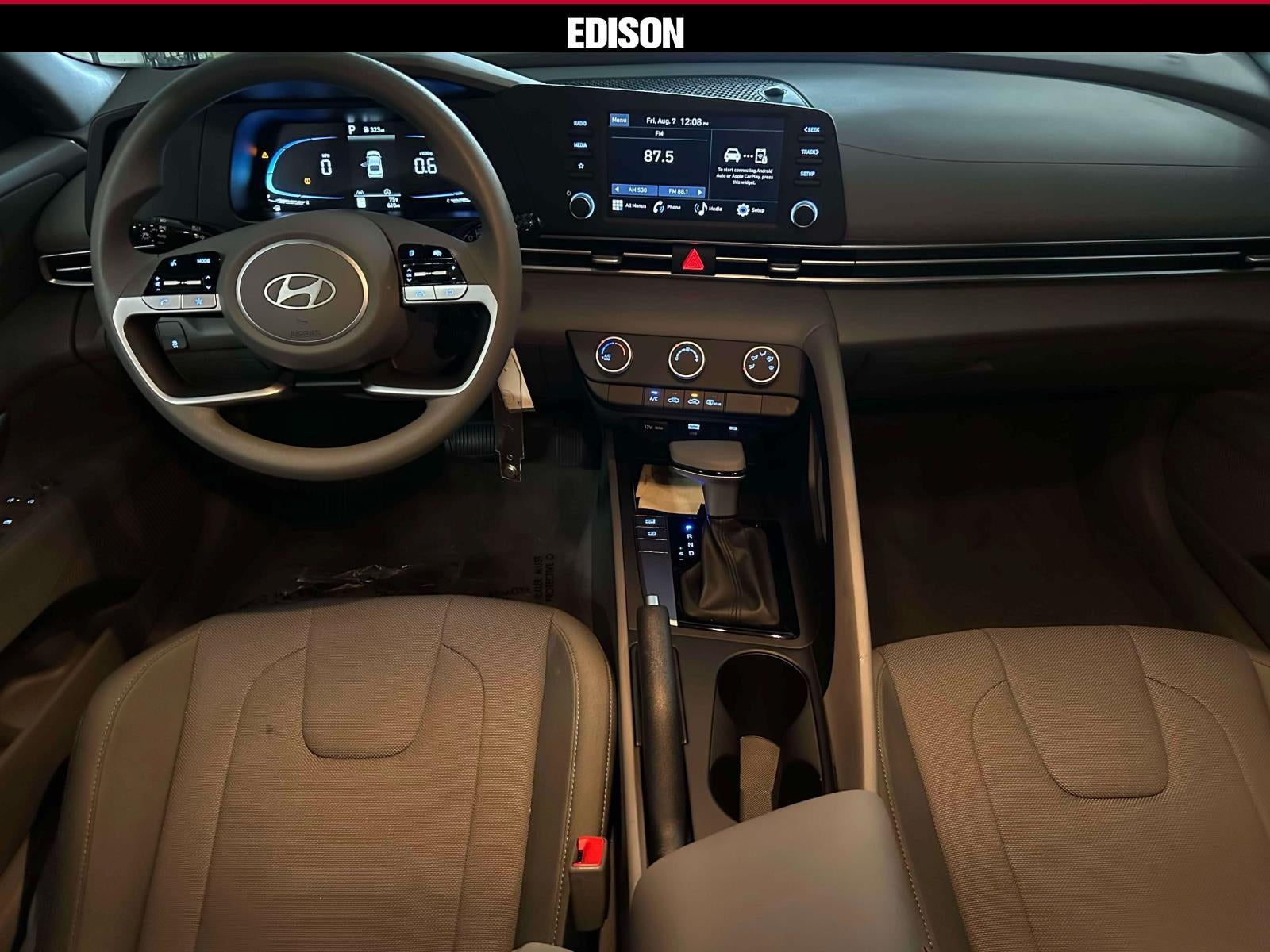 2025 Hyundai Elantra SE IVT