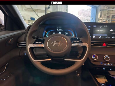 2025 Hyundai Elantra SE IVT