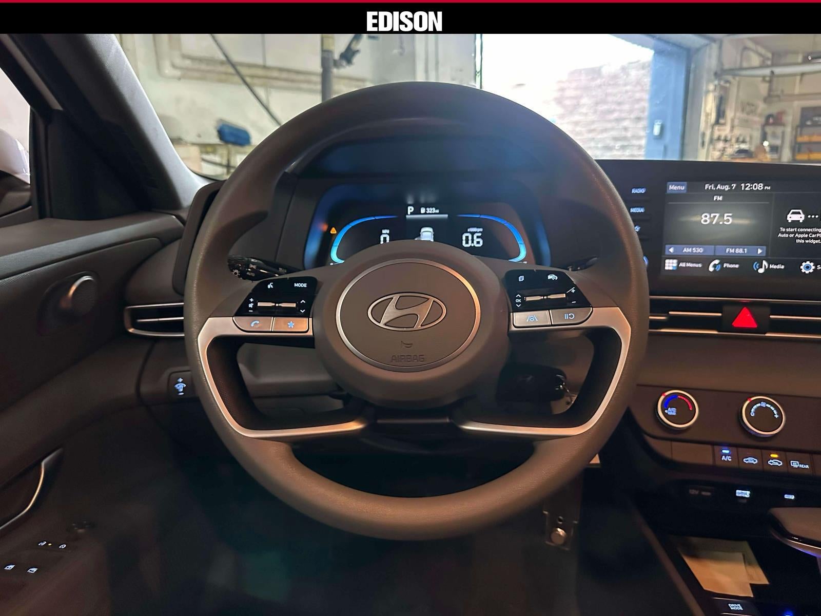 2025 Hyundai Elantra SE IVT