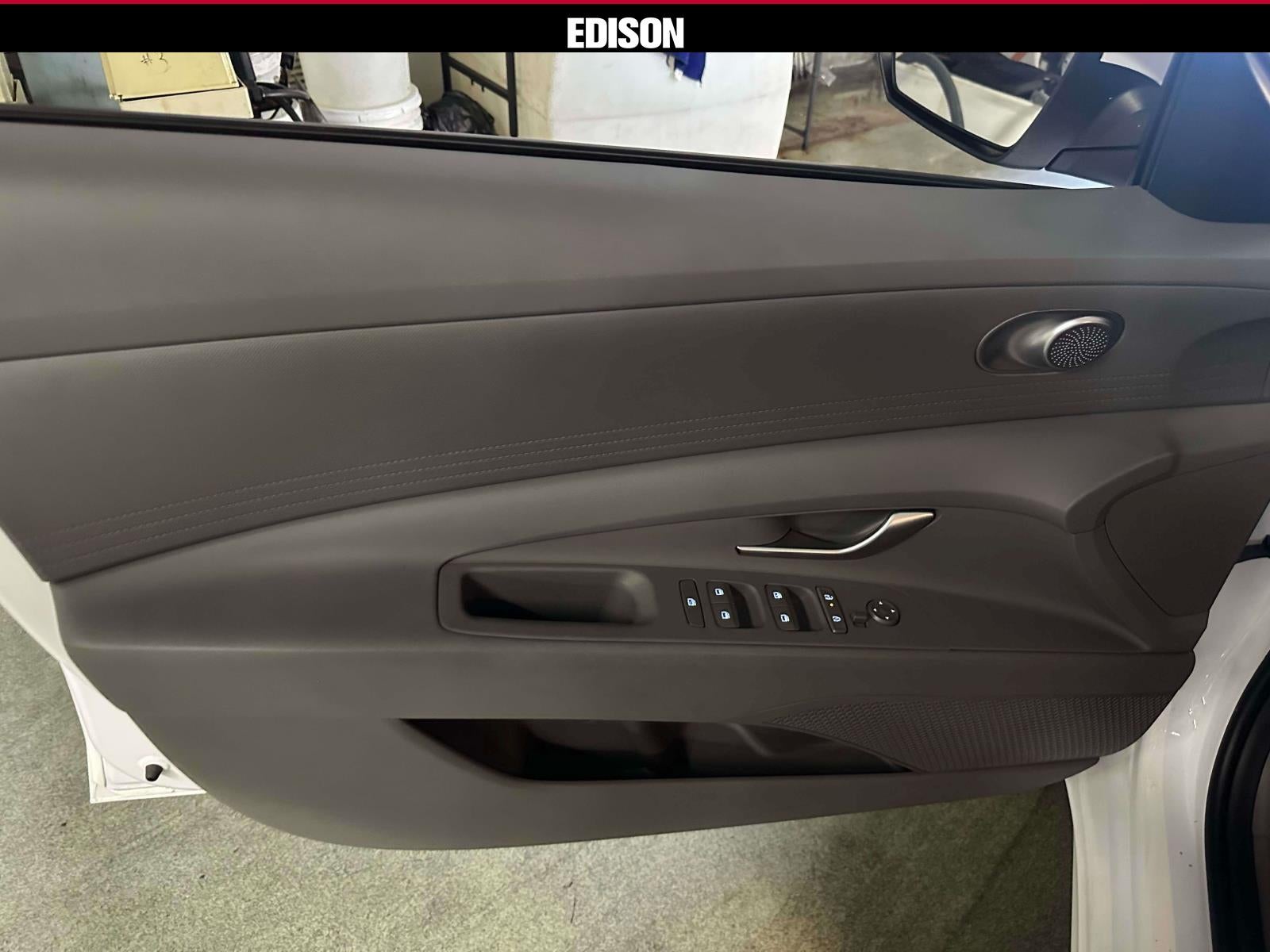 2025 Hyundai Elantra SE IVT