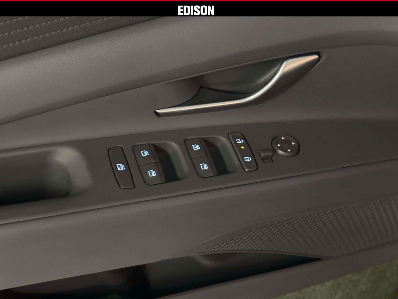 2025 Hyundai Elantra SE IVT