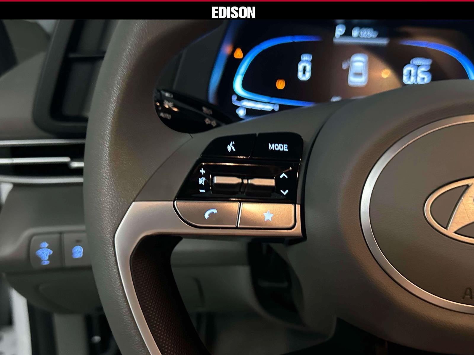 2025 Hyundai Elantra SE IVT