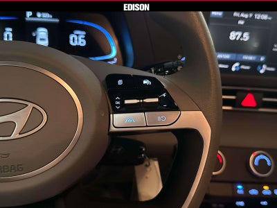 2025 Hyundai Elantra SE IVT