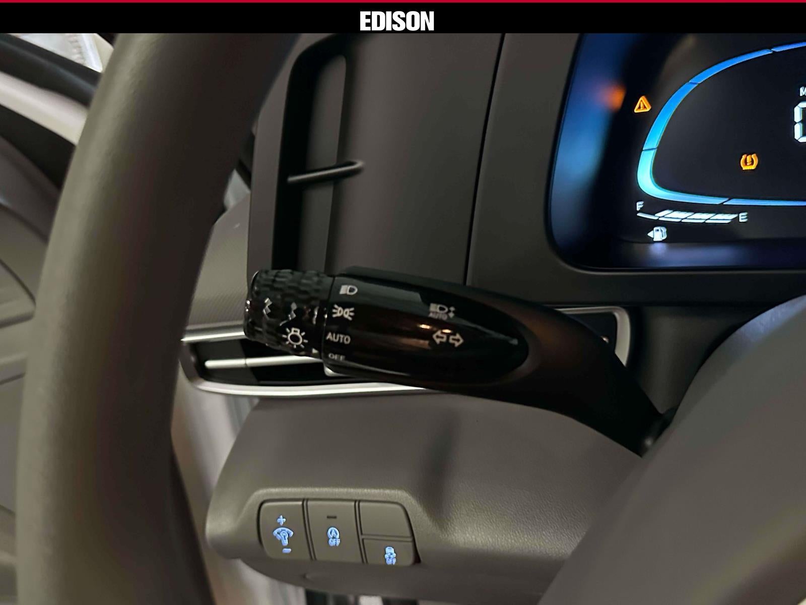 2025 Hyundai Elantra SE IVT