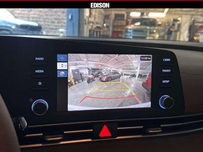 2025 Hyundai Elantra SE IVT
