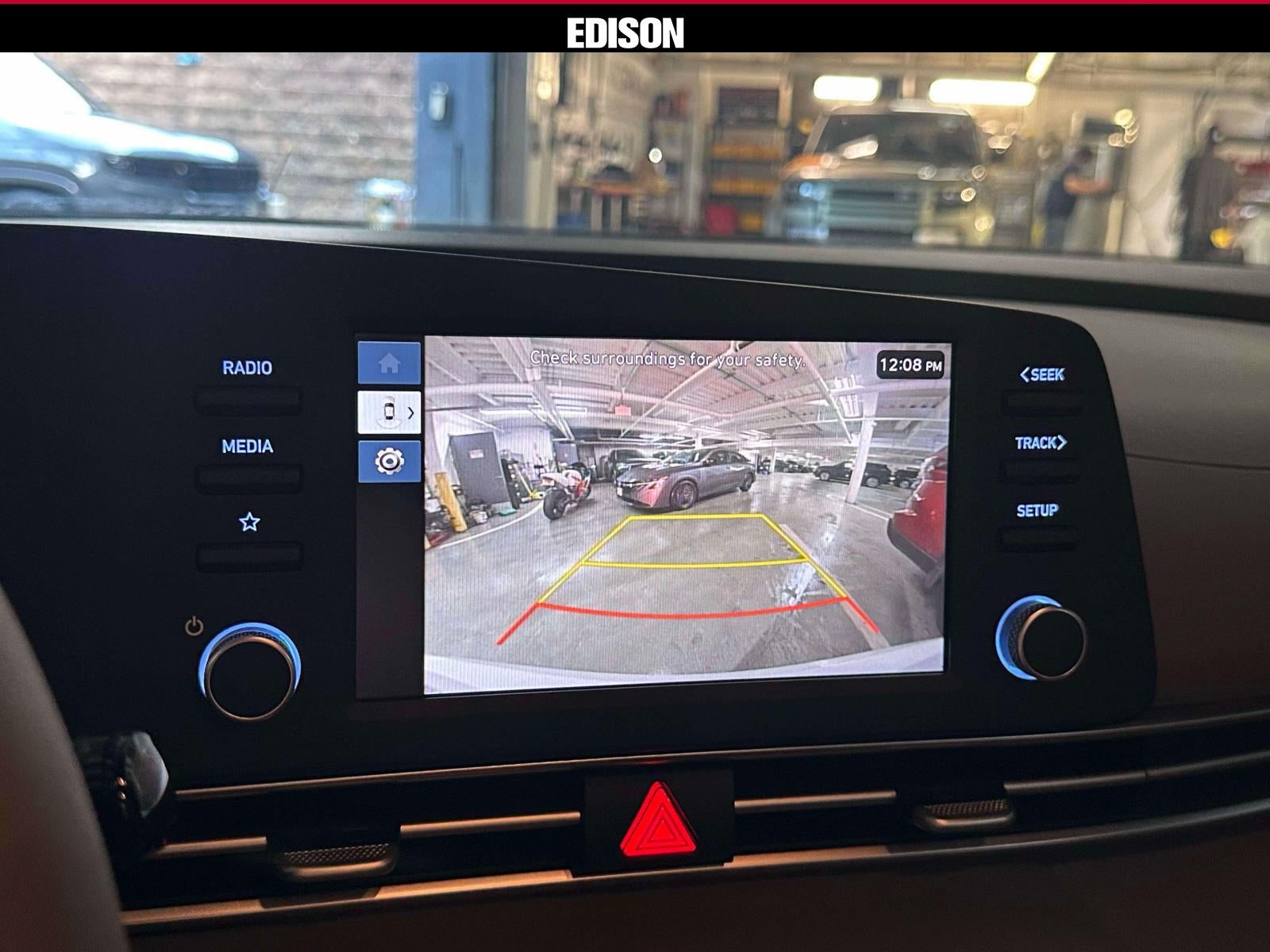 2025 Hyundai Elantra SE IVT