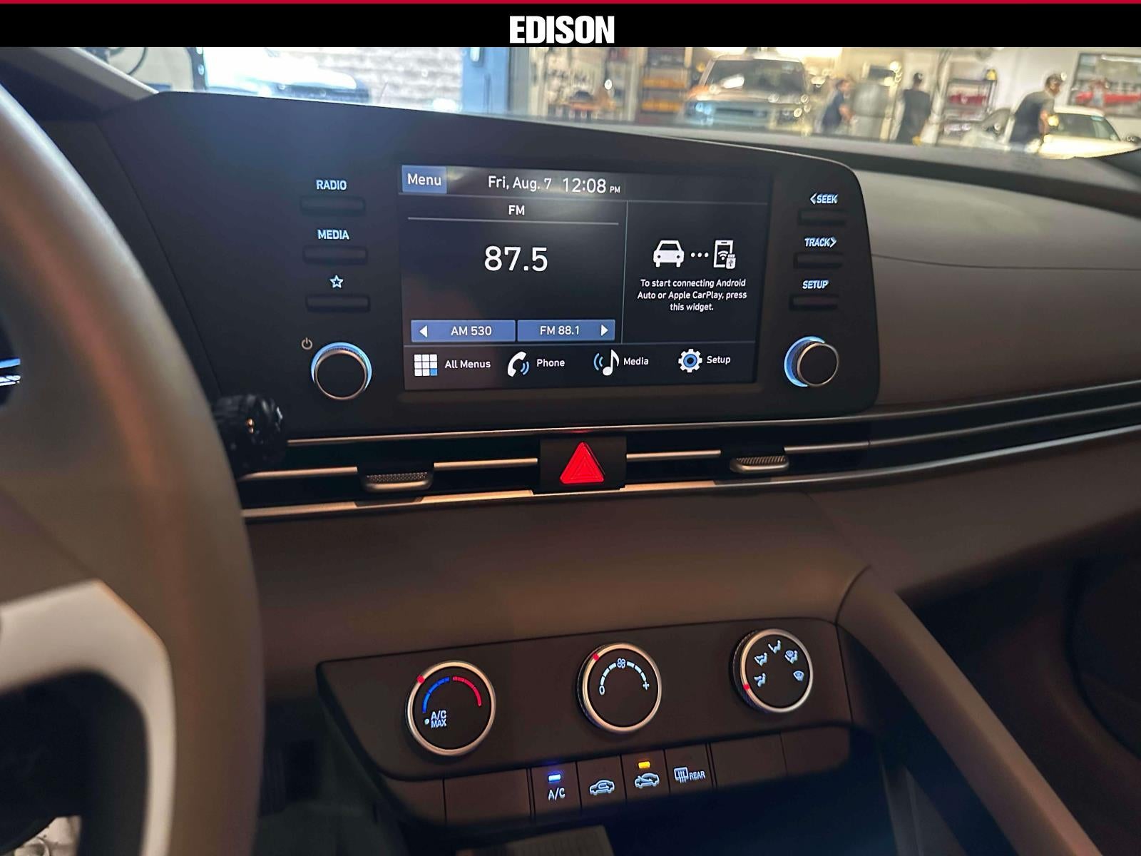 2025 Hyundai Elantra SE IVT