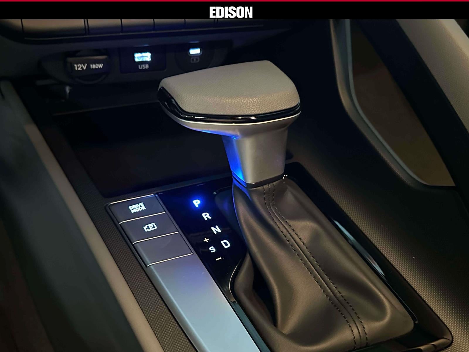 2025 Hyundai Elantra SE IVT