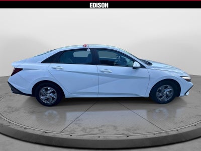 2025 Hyundai Elantra SE IVT