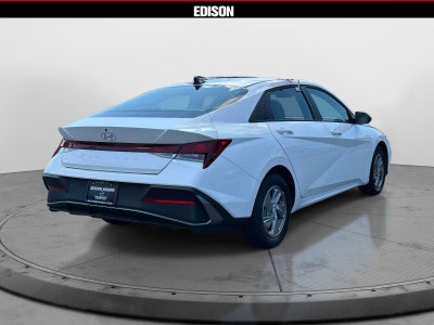 2025 Hyundai Elantra SE IVT