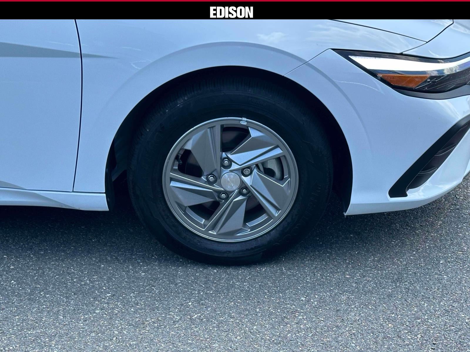 2025 Hyundai Elantra SE IVT