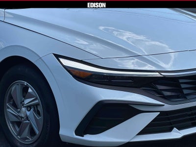 2025 Hyundai Elantra SE IVT