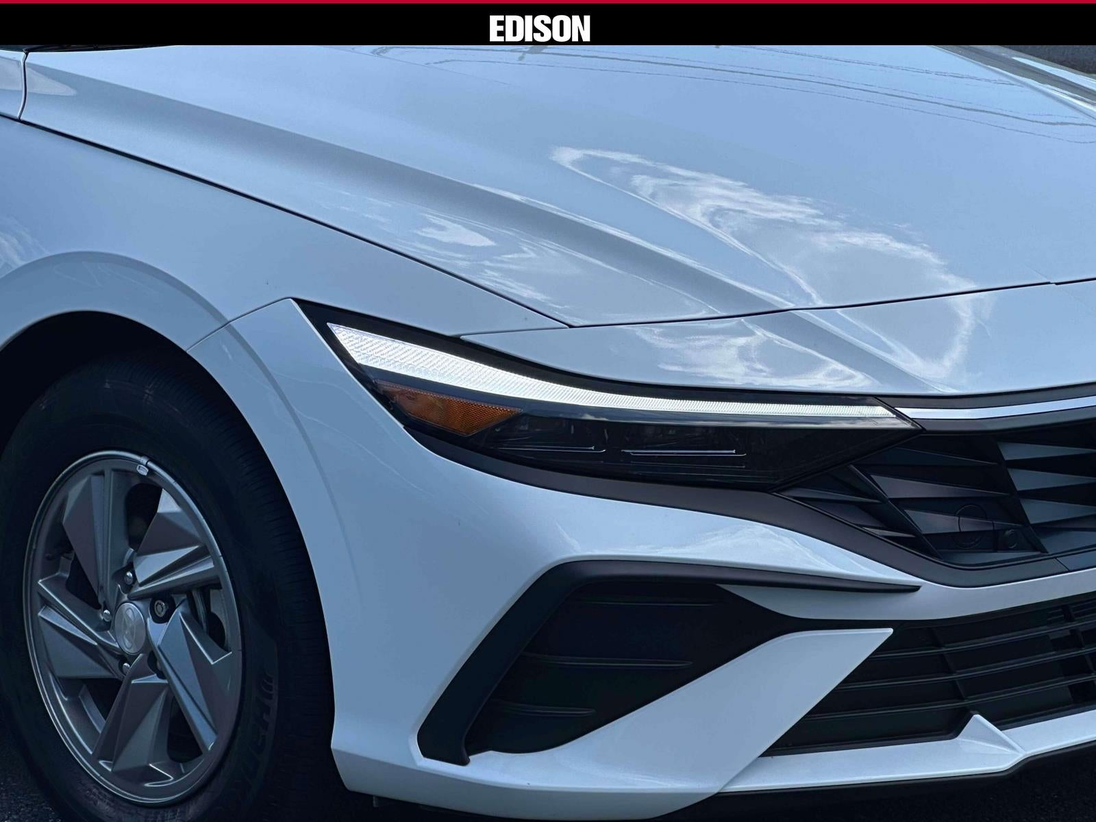 2025 Hyundai Elantra SE IVT