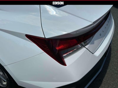 2025 Hyundai Elantra SE IVT