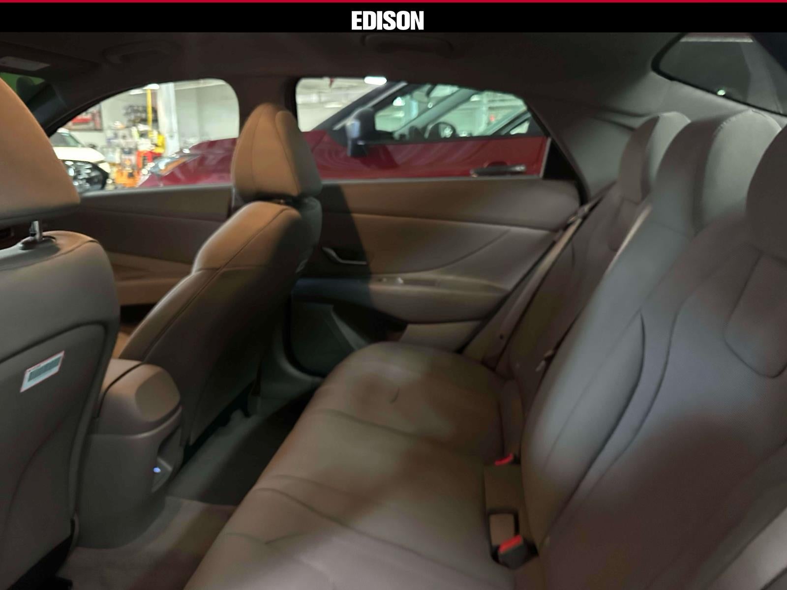 2025 Hyundai Elantra SE IVT